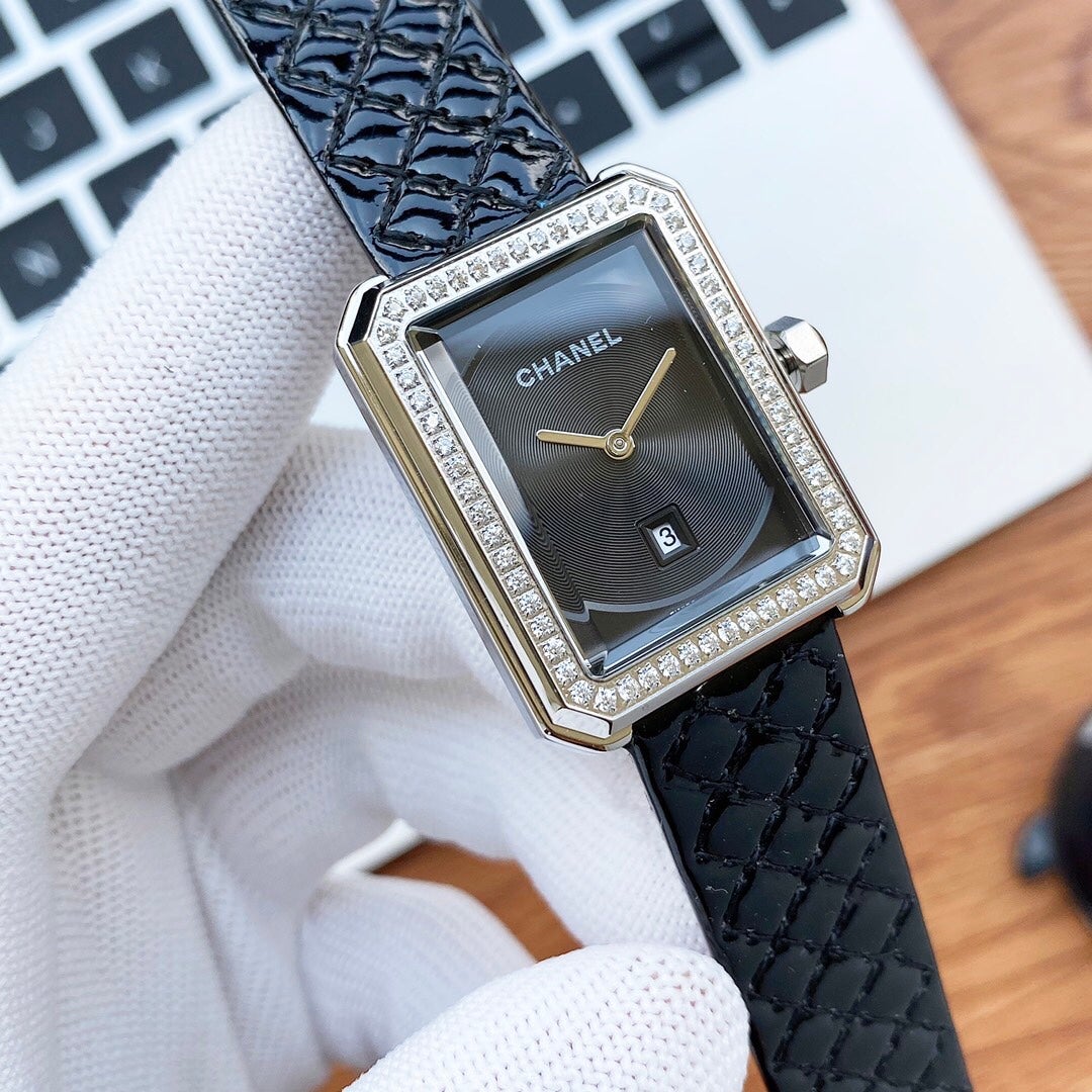 BOY-FRIEND QUARTZ DIAMOND BEZEL LEATHER STRAP