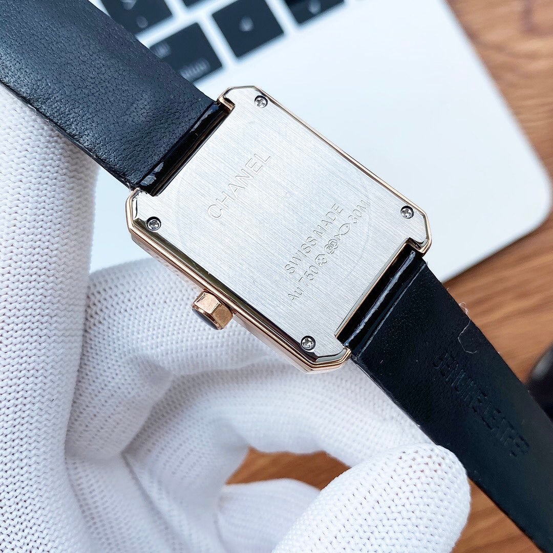 BOY-FRIEND QUARTZ DIAMOND BEZEL LEATHER STRAP
