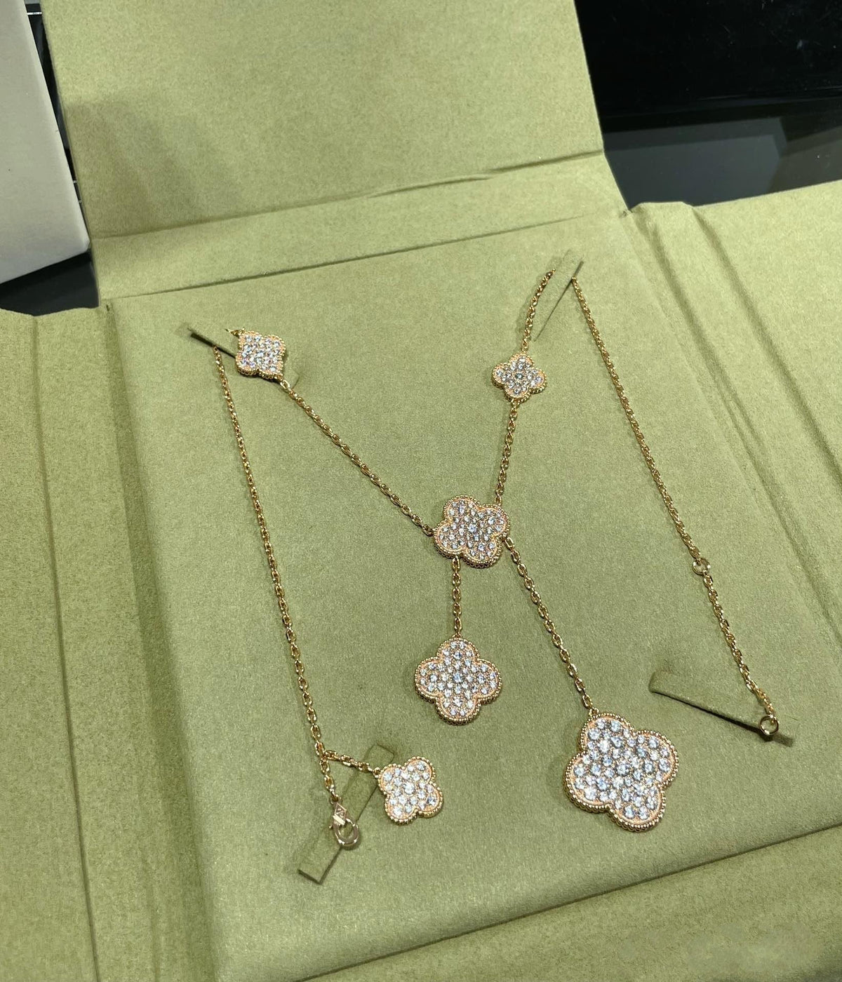 CLOVER 6 MOTIF DIAMOND PAVED NECKLACE