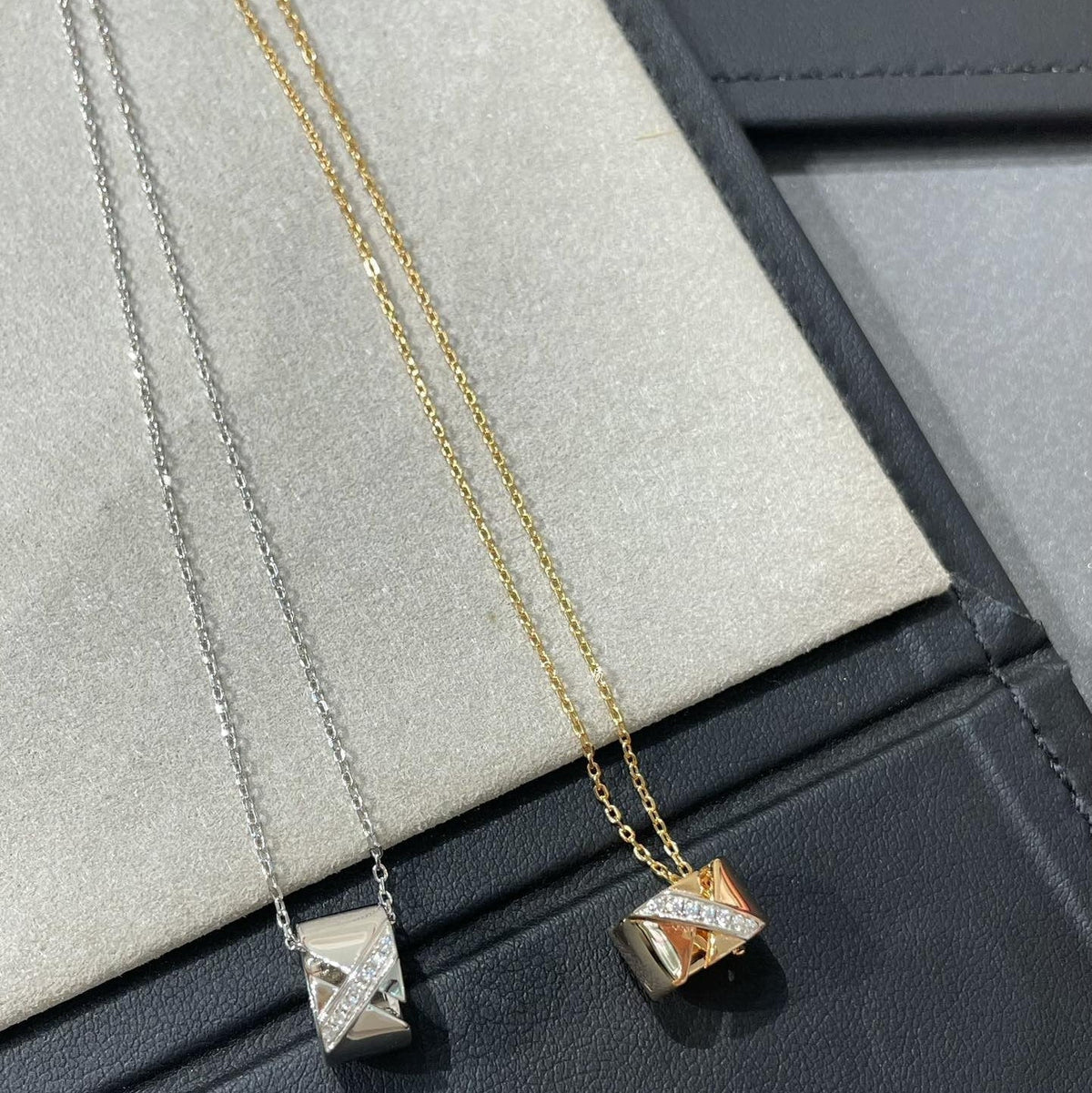 LIENS EVIDENCE DIAMOND NECKLACE