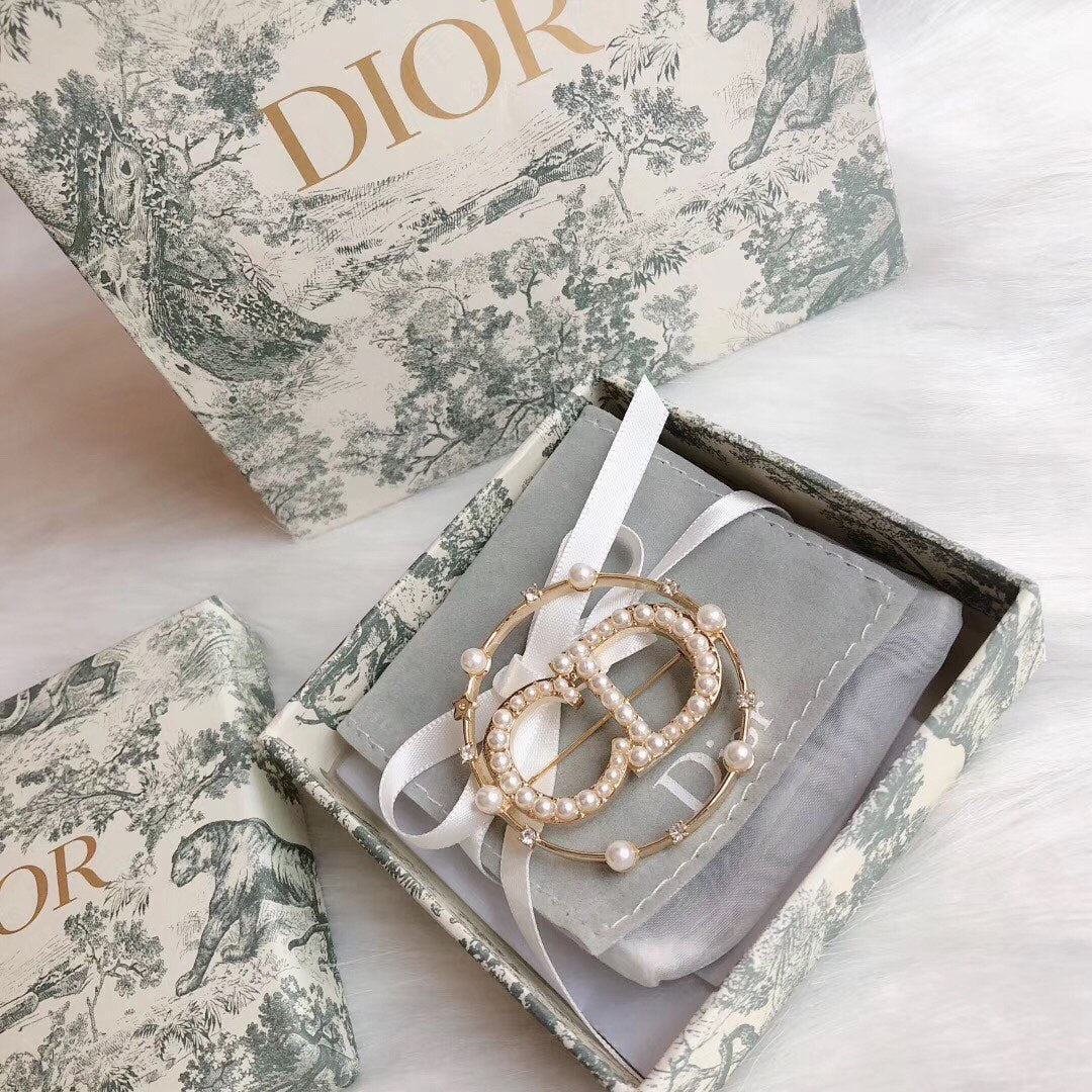 CD Brooch 06