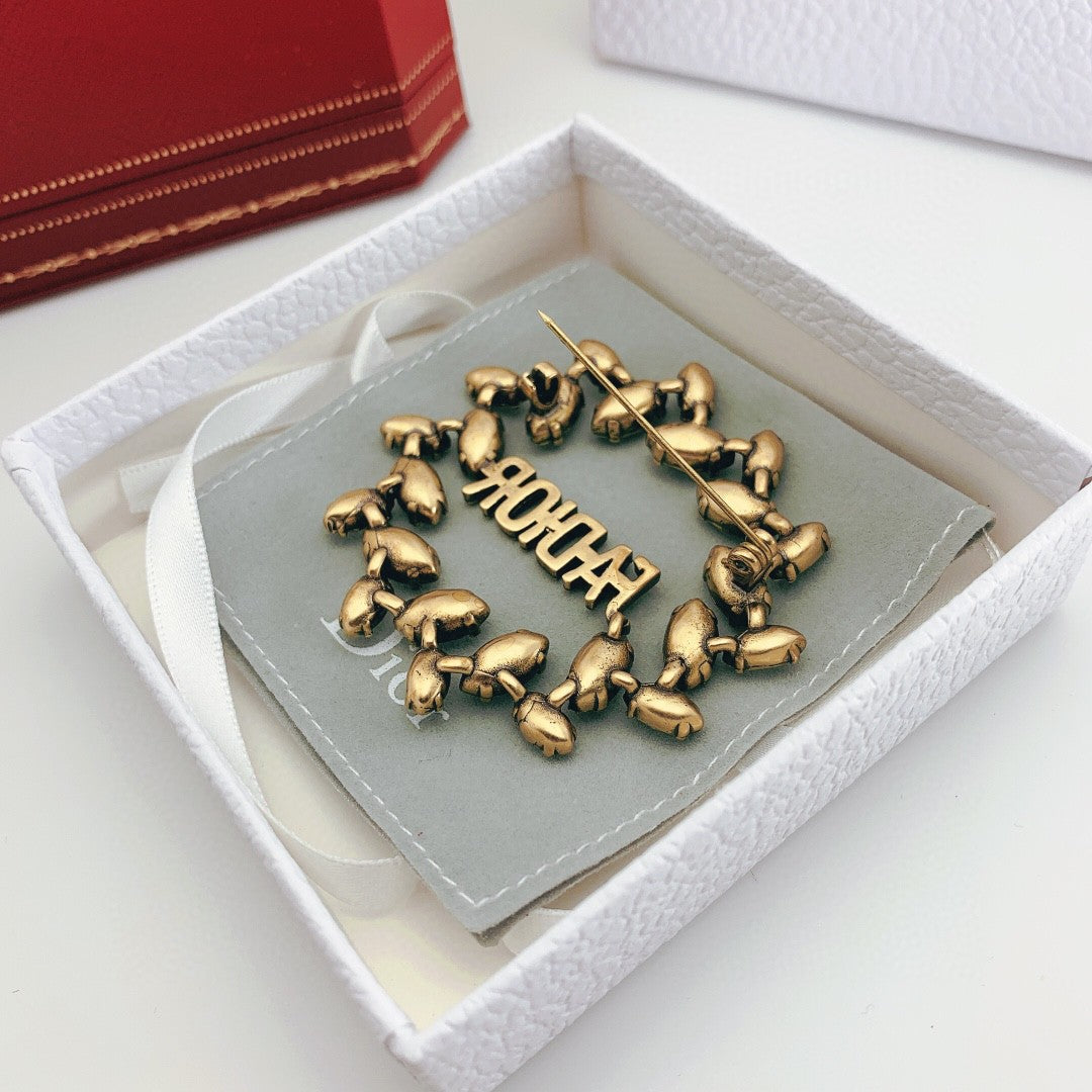 CD Brooch 02