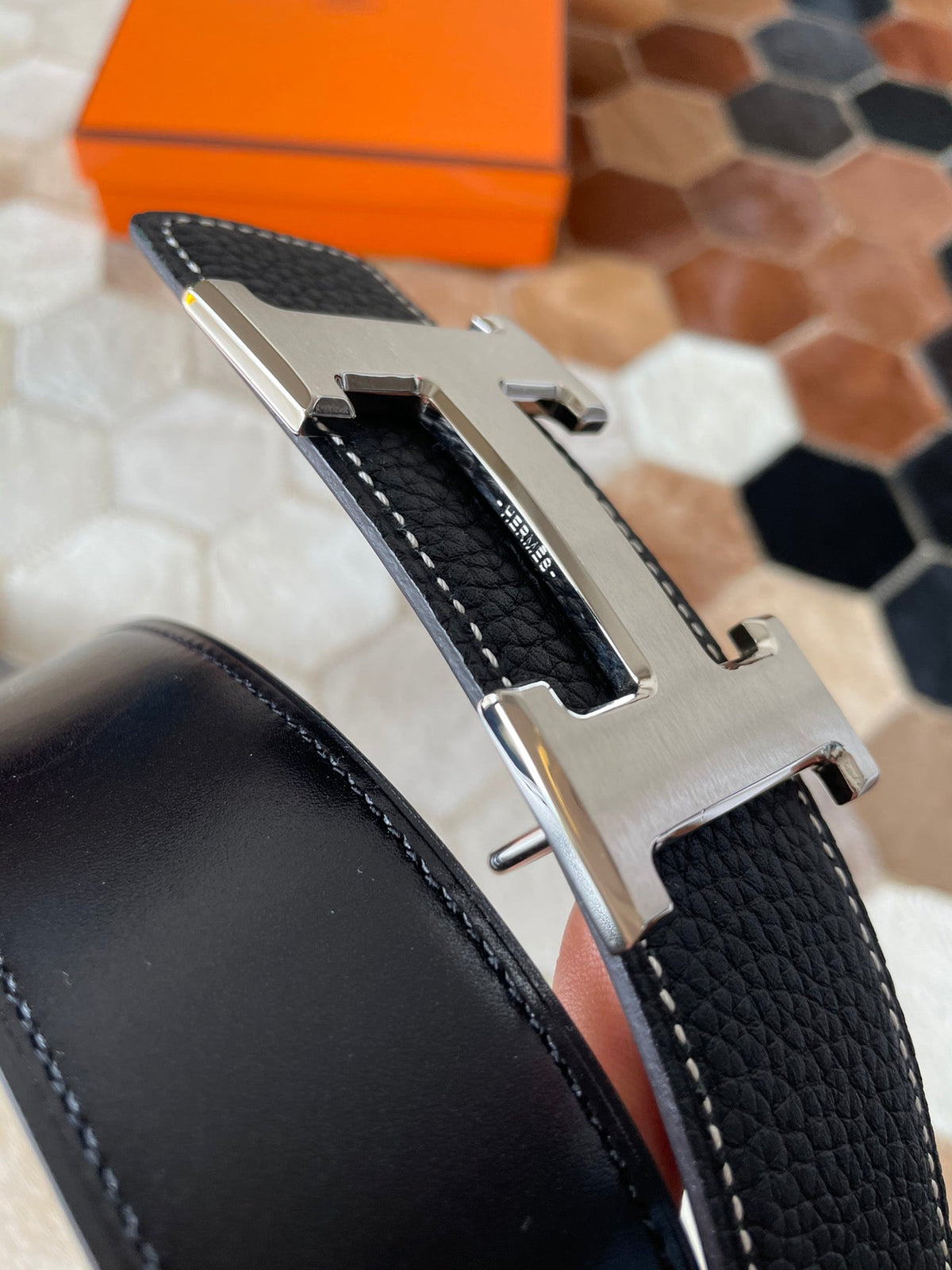 HM CONSTANCE BELT BUCKLE & REVERSIBLE BLACK LEATHER STRAP 38MM SILVER HARDWARE