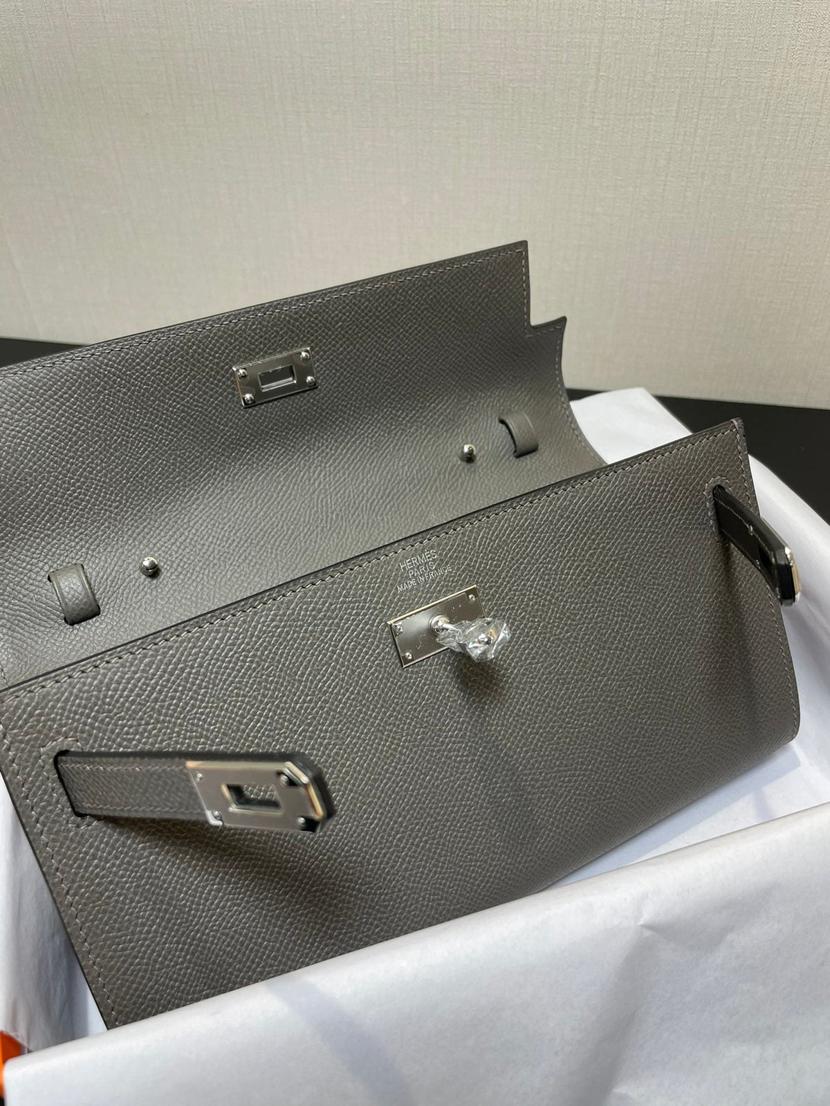 kelly to go wallet 20.5 etain epsom silver hardware
