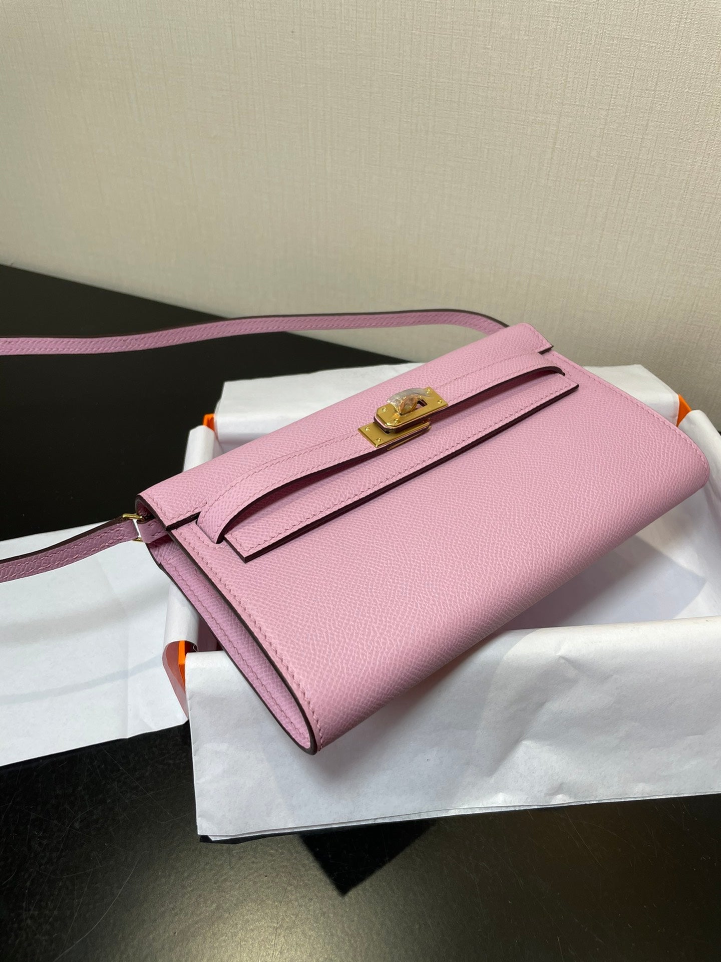 kelly to go wallet 20.5 light pink epsom gold hardware