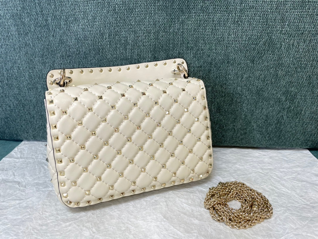 garavani rockstud spike medium 24cm white lambskin