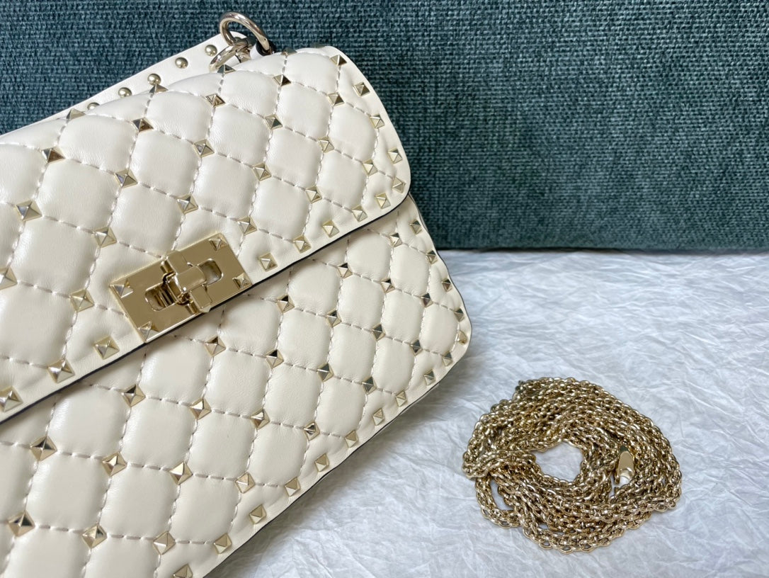 garavani rockstud spike medium 24cm white lambskin
