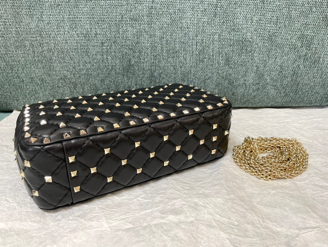 garavani rockstud spike medium 24cm black lambskin gold hardware