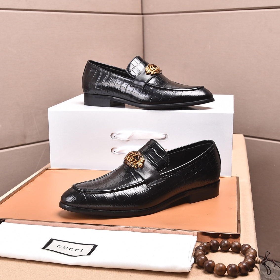 GG Men's Interlocking GG Loafer Black Cowhide 498783