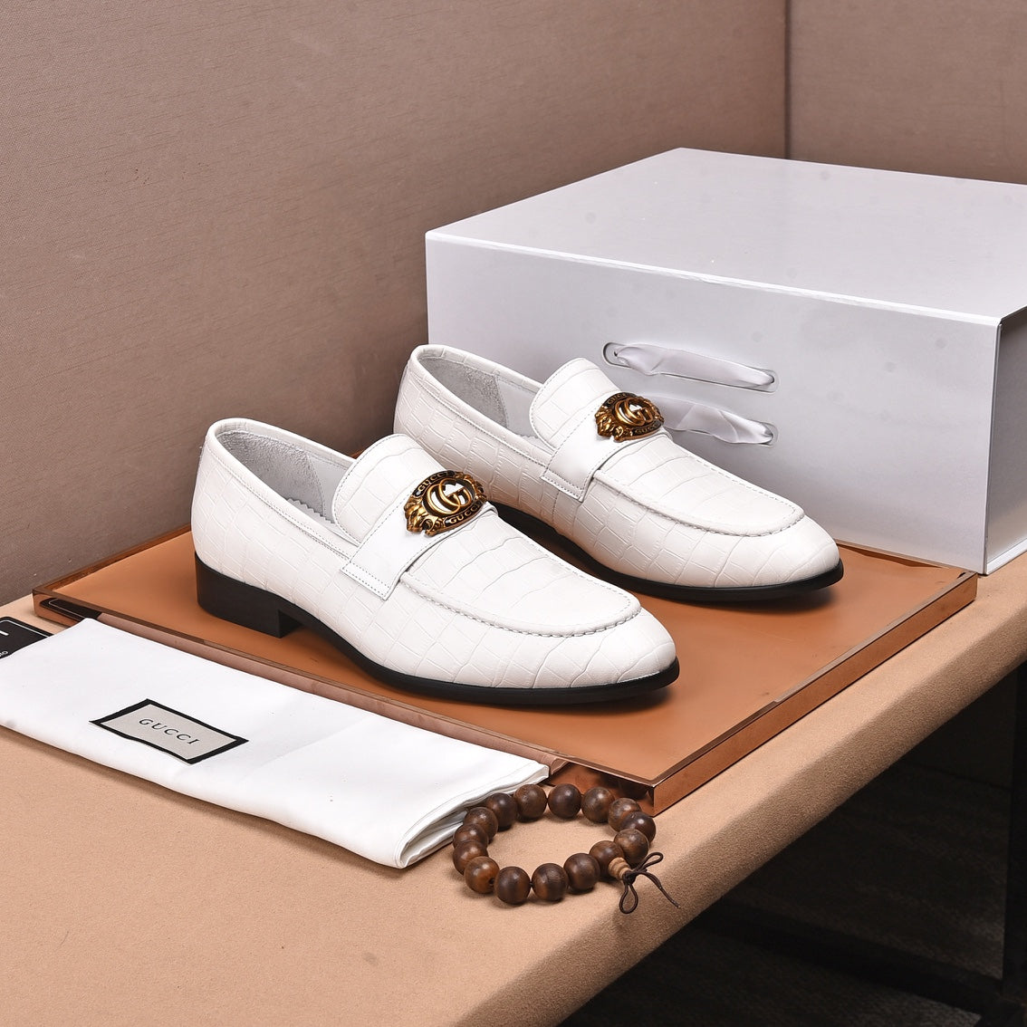 GG Men's Interlocking GG Loafer White Cowhide 498782