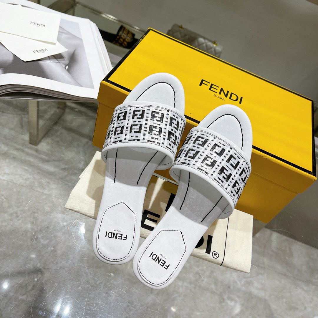 FF Women Raffia Sandal White