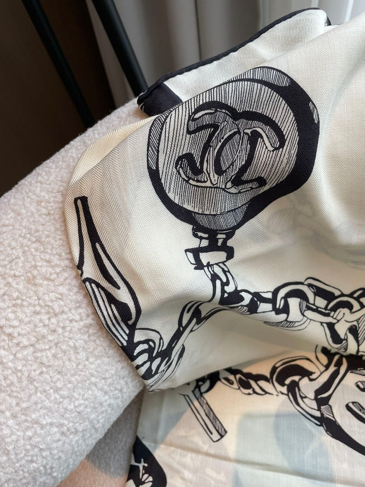 CC Square Scarf 140 CM In White Black Silk  421550