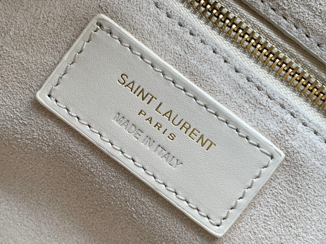 Le 5 a 7 24 White Lambskin Ghw