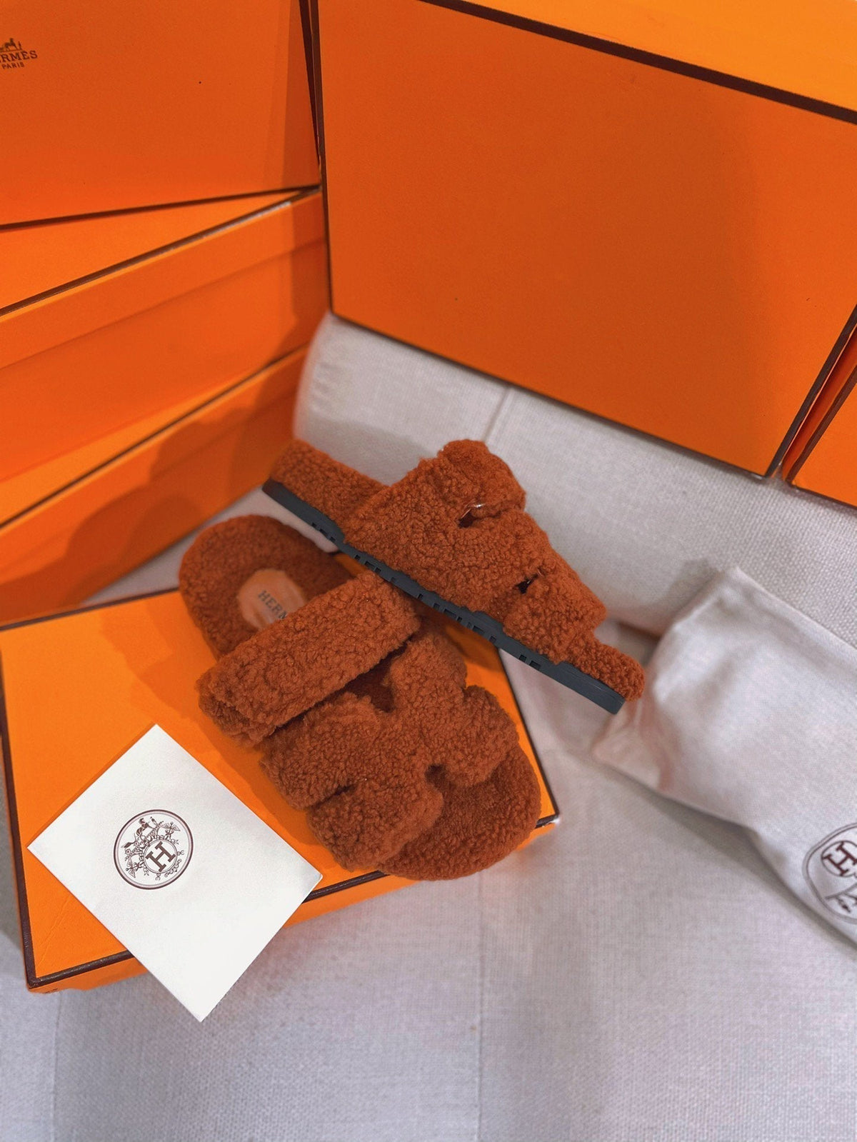 chypre sandal brown lamb wool