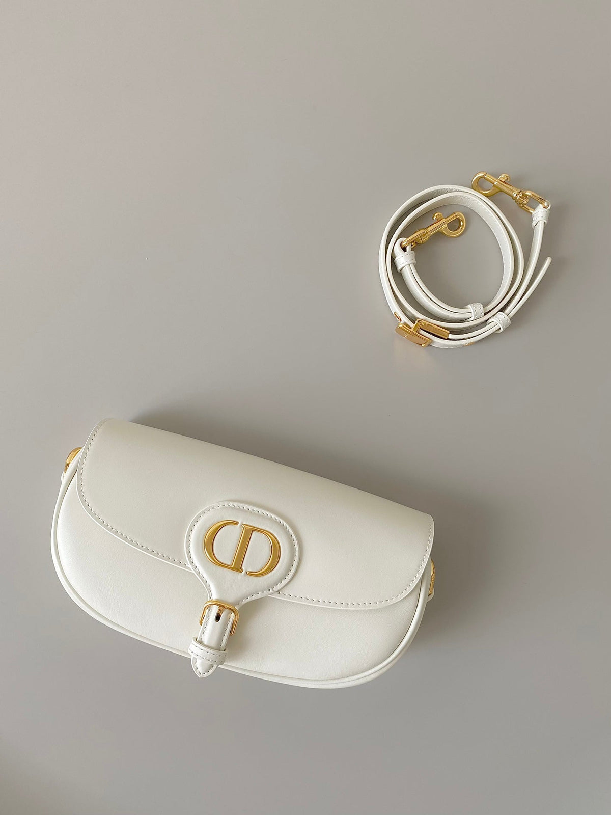 medium cd east west bobby 22cm white calfskin ghw