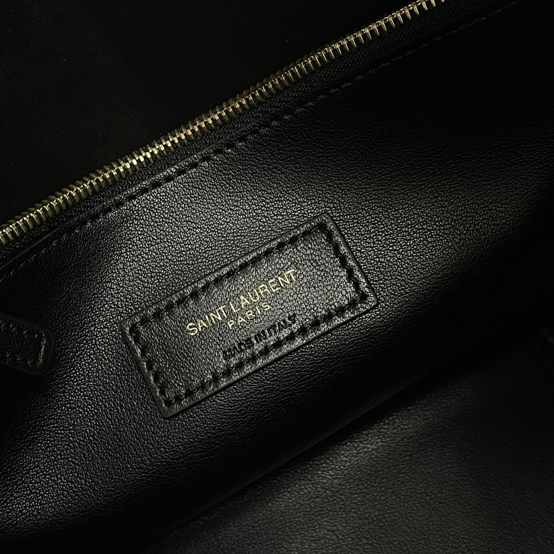 le 5a7 small 23cm black calfskin