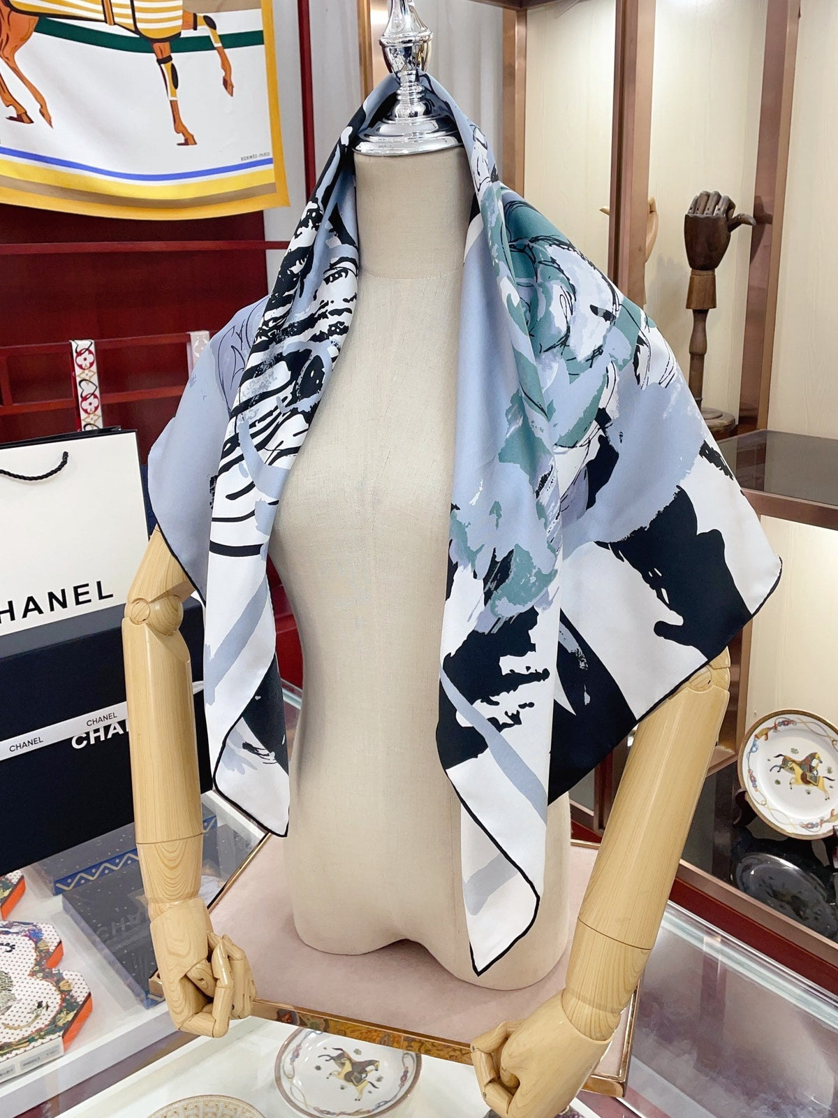 CC Square Scarf 90 CM In Colorful Silk Twill 407435