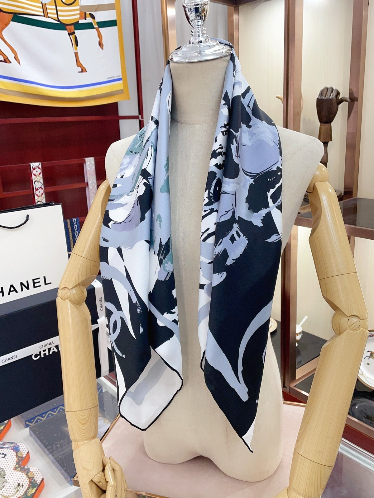 CC Square Scarf 90 CM In Colorful Silk Twill 407435