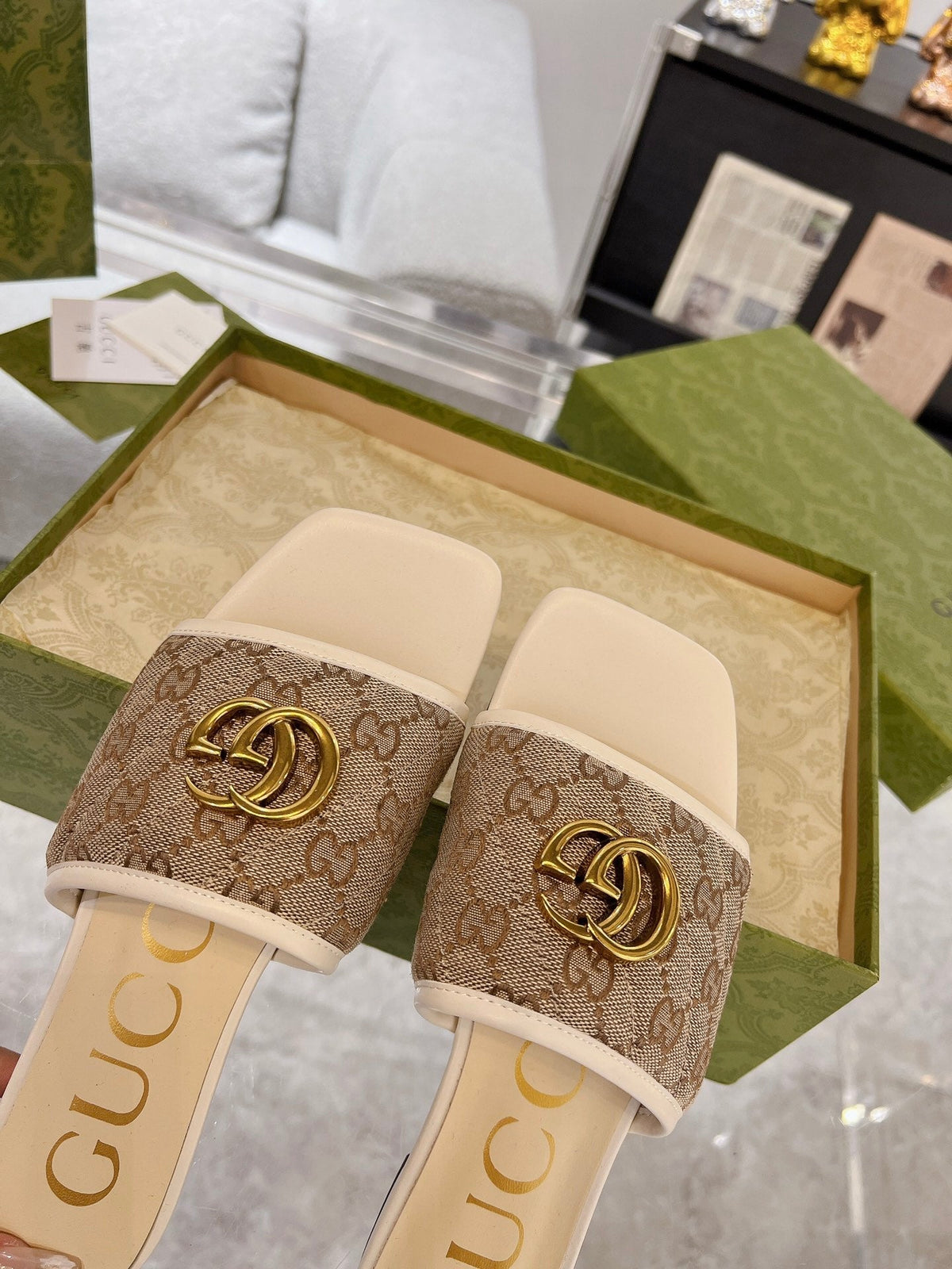 GG EXCLUSIVE SLIDE SANDAL IVORY AND BROWN FABRIC