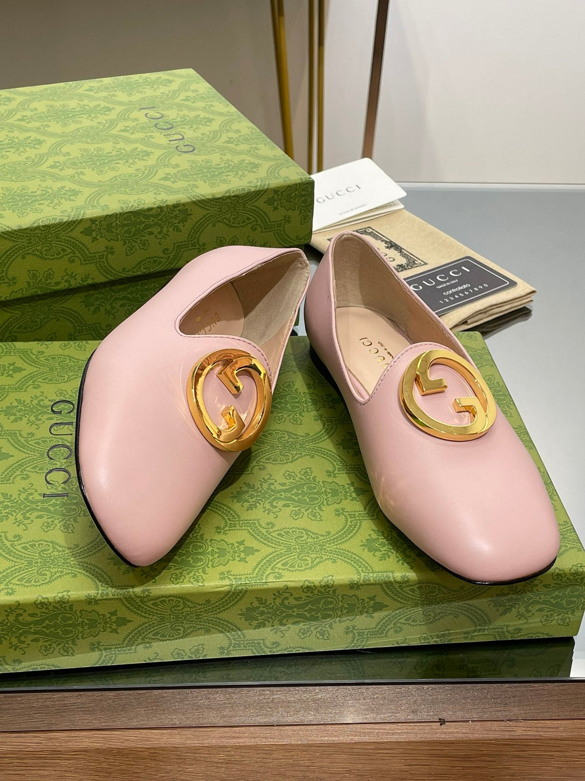 BLONDIE LOGO-PLAQUE LOAFERS IN LIGHT PINK CALFSKIN