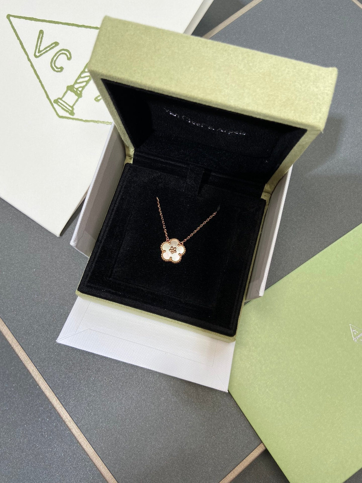 VCA Flower Lucky Spring White Mop Necklace Pink Gold