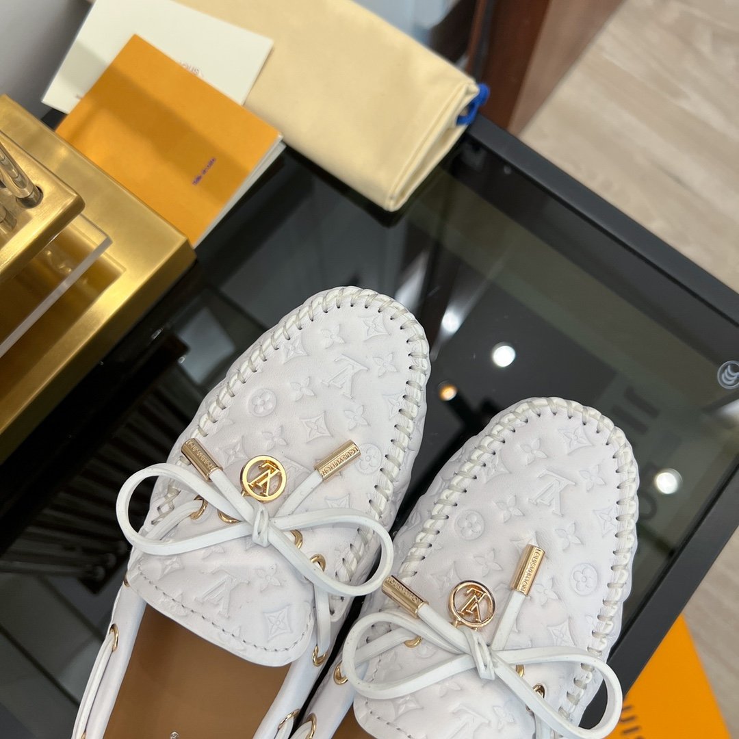 LV GLORIA FLAT LOAFER LOGO STAMPING WHITE