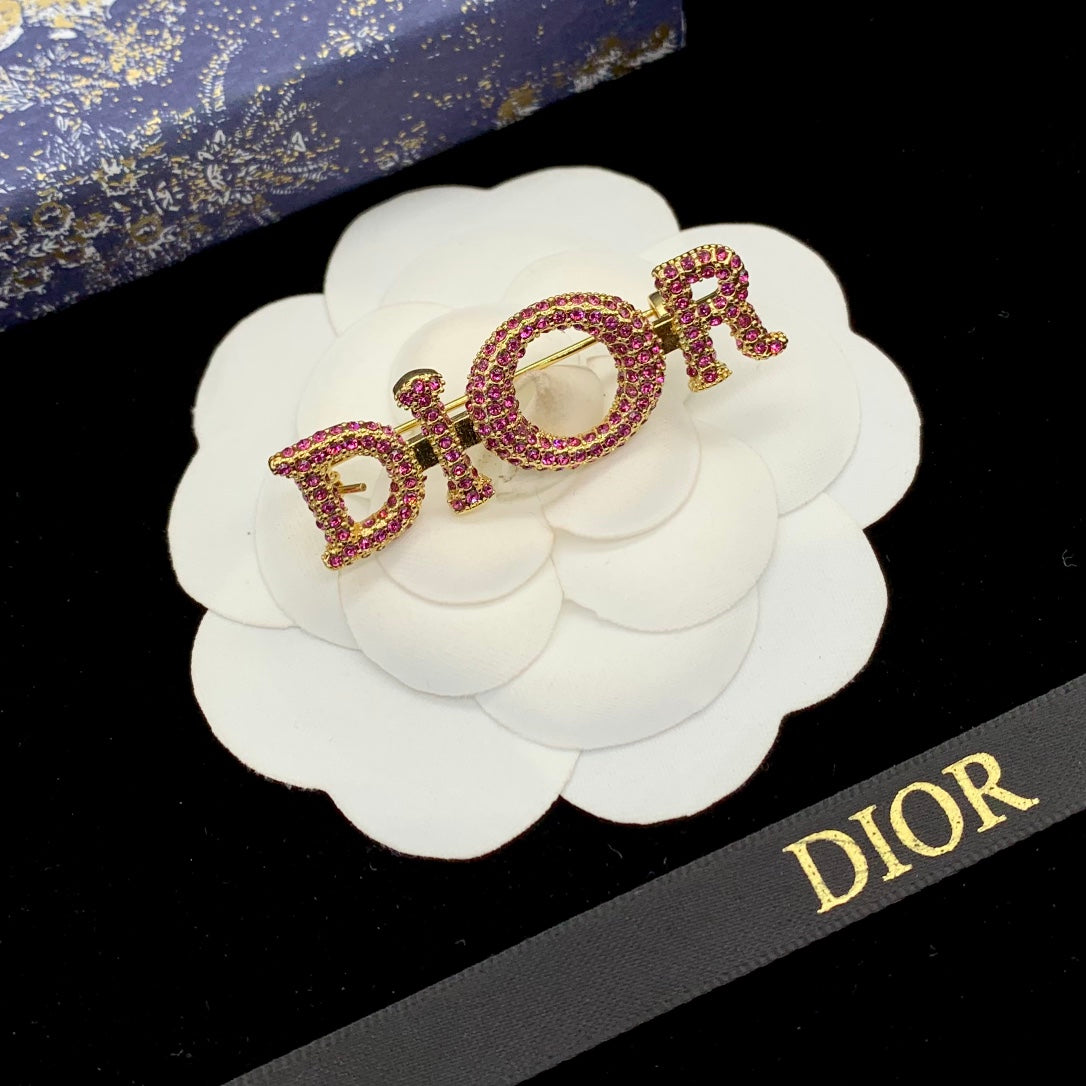 CD Brooch 177401