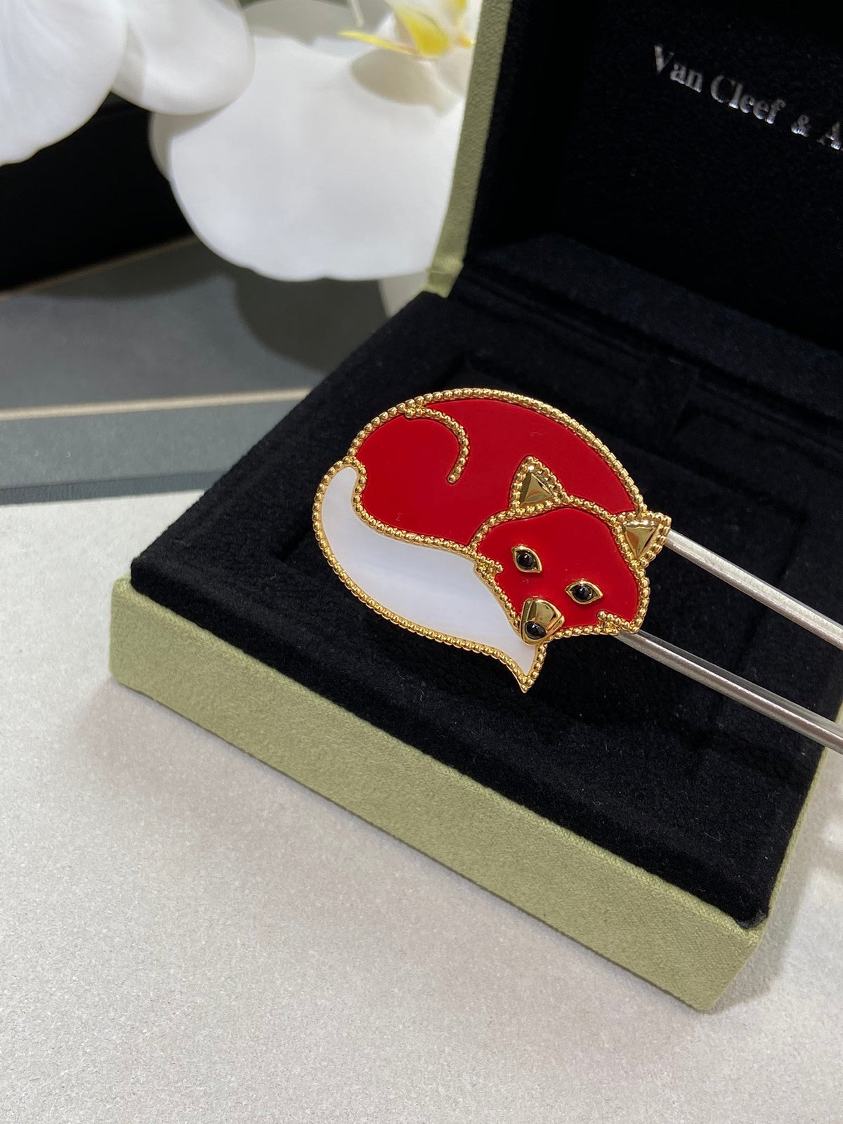 VCA Brooch 12