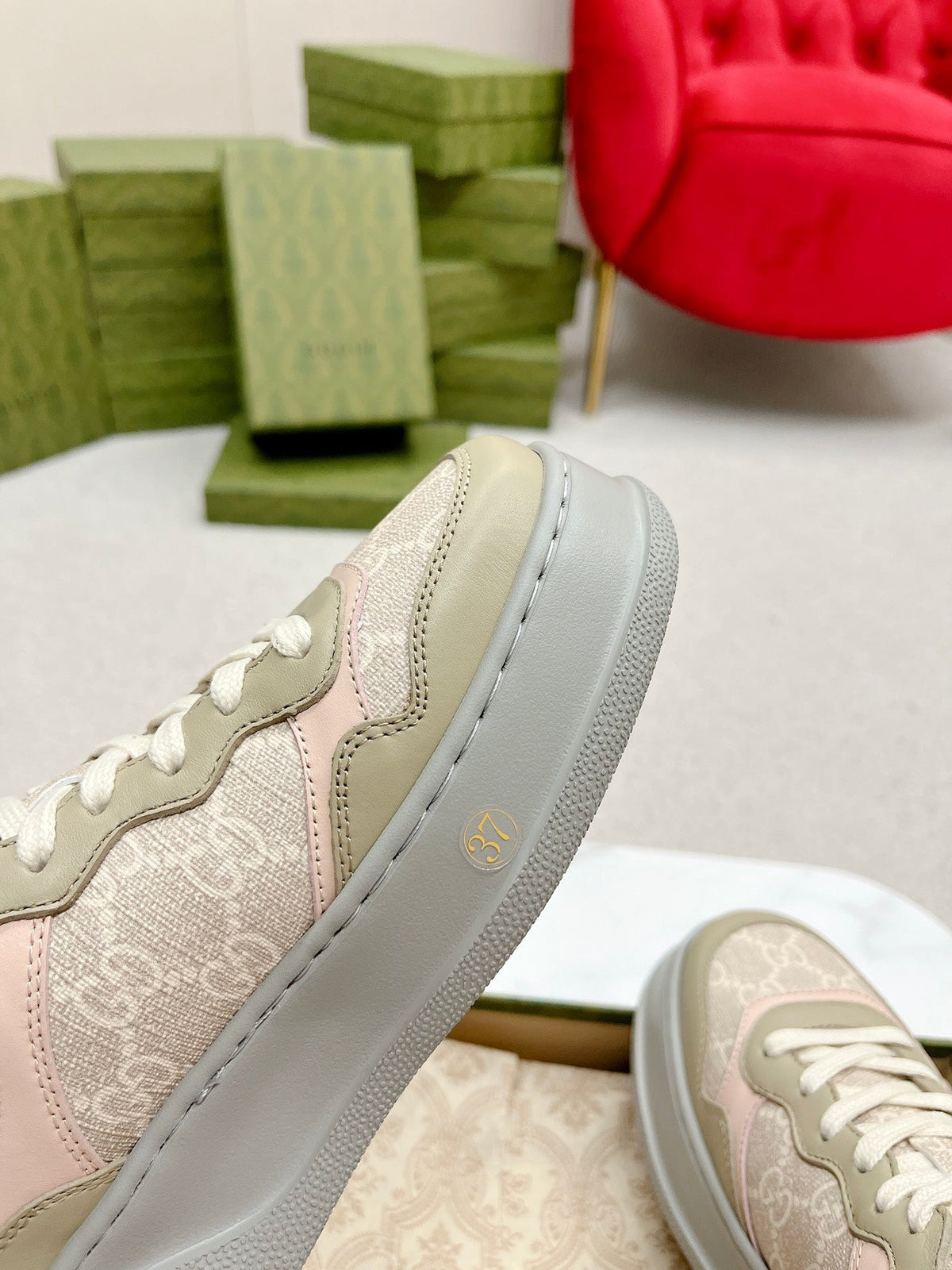 GG TRAINER LIGHT GRAY AND TORTILLA CALFSKIN