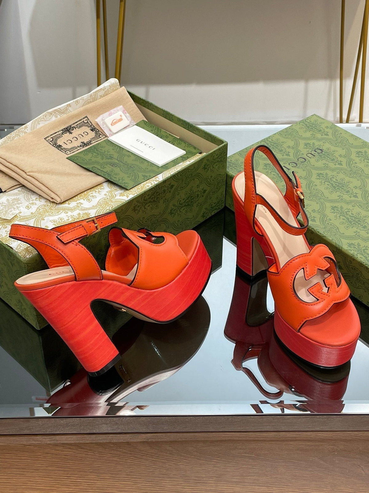 GG 120 INTERLOCKING G SANDAL ORANGE CALFSKIN
