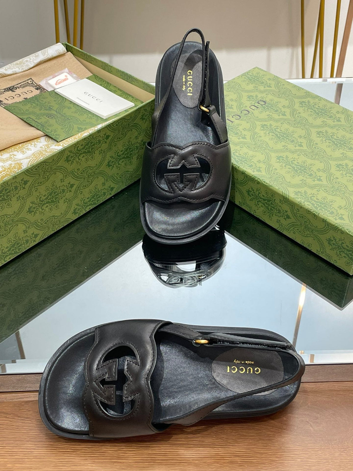 GG INTERLOCKING G CUT OUT SANDAL BLACK LAMBSKIN