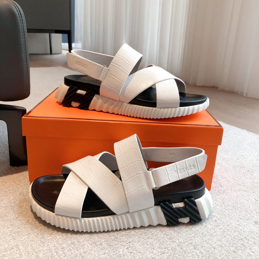 HM ELECTRIC CROCODILE MOTIF SANDAL WHITE CALFSKIN