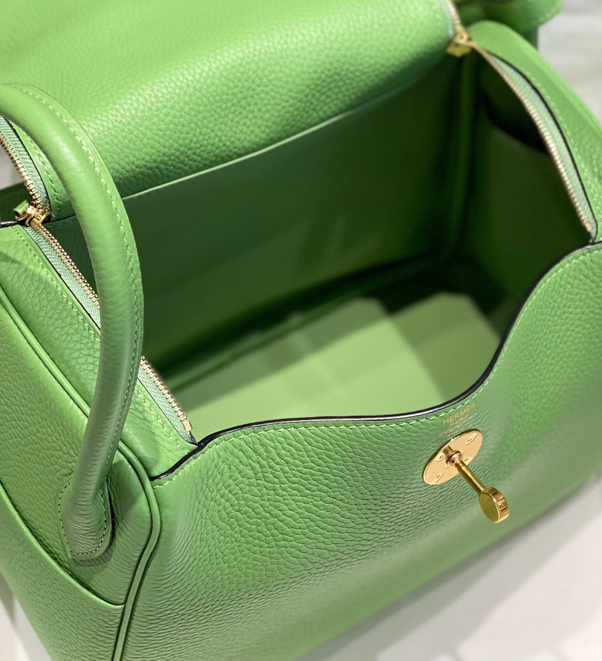 HM LINDY 30 BAG KELLY GREEN TAURILLON CLEMENCE LEATHER