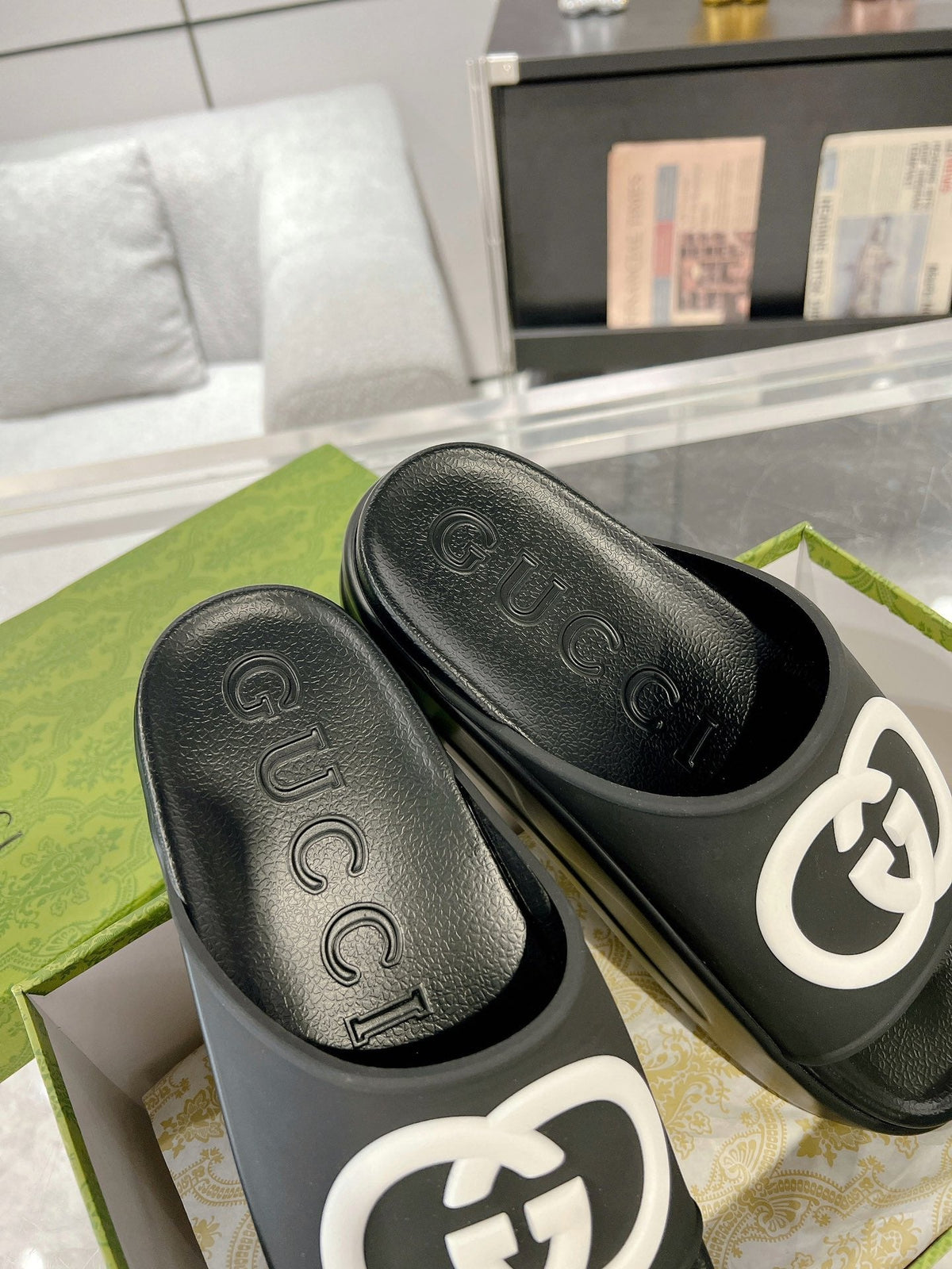 GC 25 Interlocking G 50mm Slide Sandal White Black Cowhide 292399