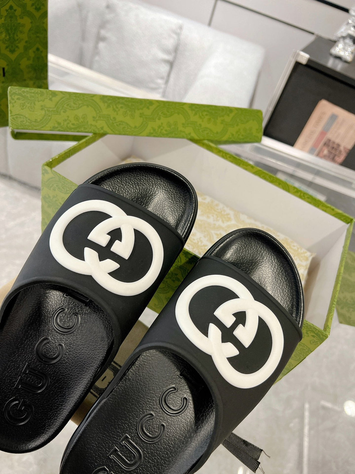 GC 25 Interlocking G 50mm Slide Sandal White Black Cowhide 292399