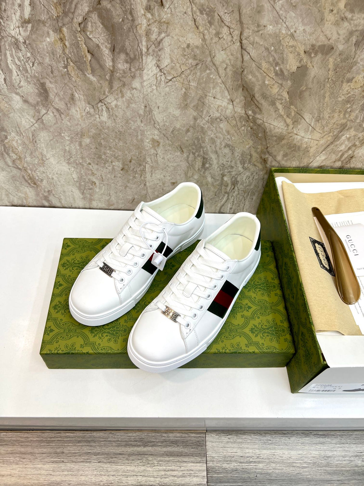 GG Men's ACE Sneaker White Calfskin 525955