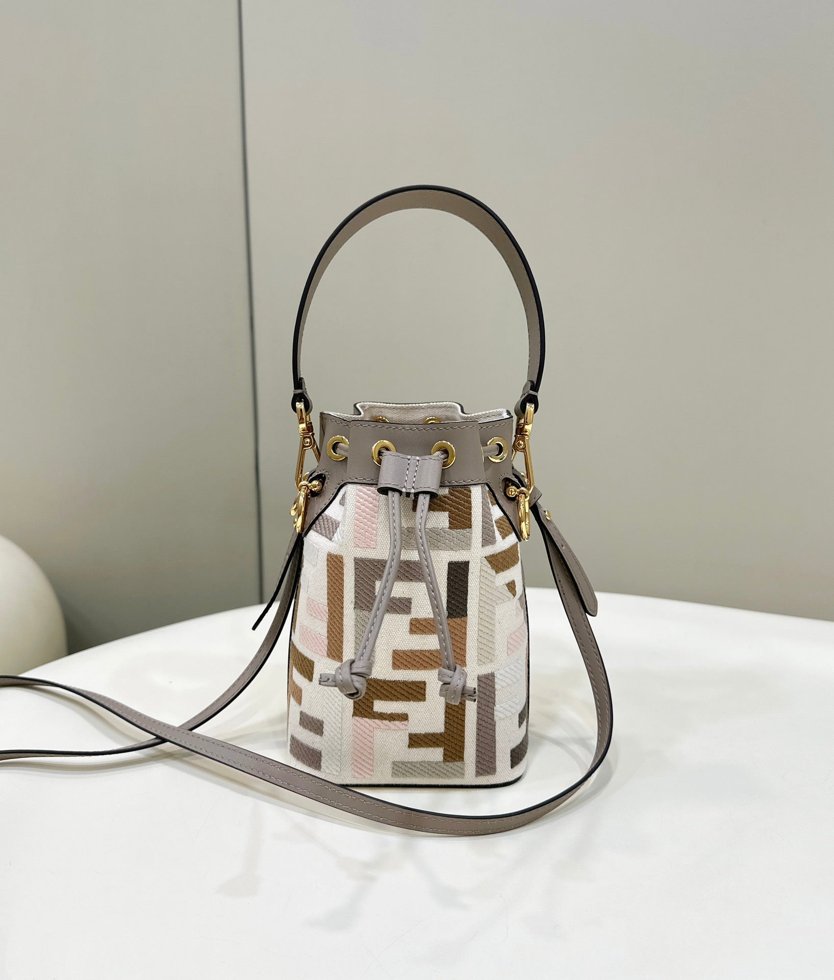 MON TRESOR 18 WITH FF MOTIF IN MULTICOLOR JACQUARD FABRIC