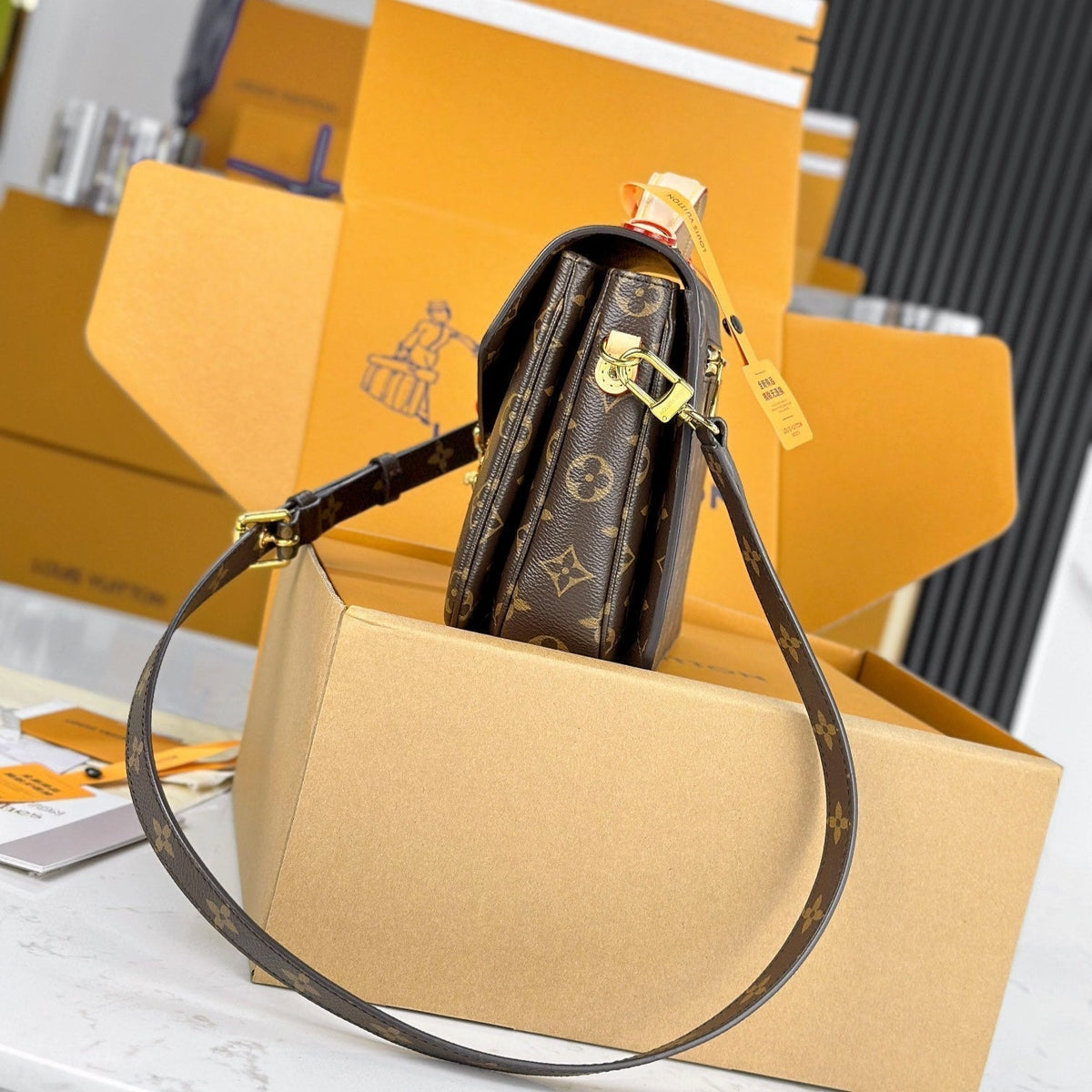 LV Pochette Metis Brown Monogram Reverse Canvas 204263