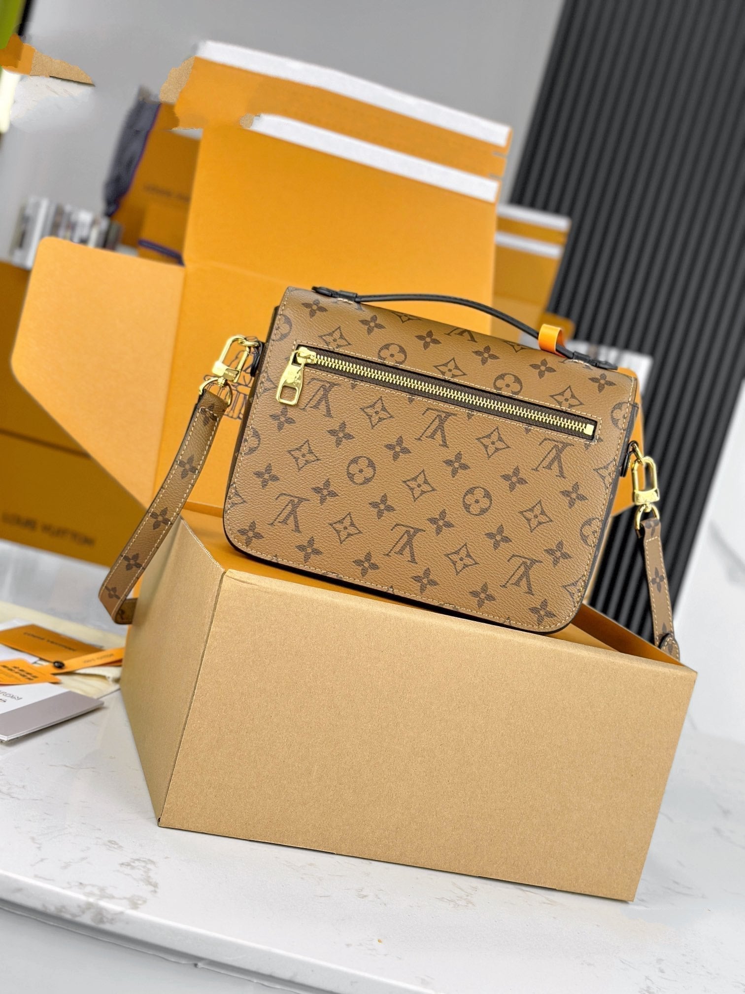 LV Pochette Metis Brown mix Ginger Brown Monogram Reverse Canvas 204264