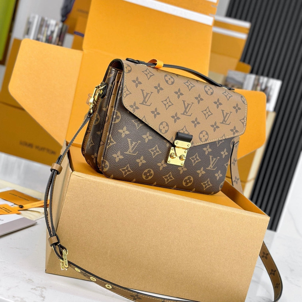 LV Pochette Metis Brown mix Ginger Brown Monogram Reverse Canvas 204264