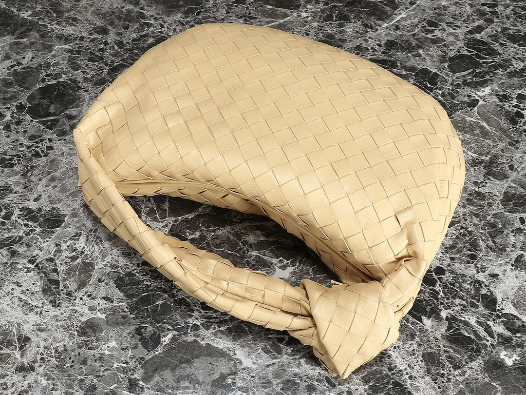 bv teen jodie 36cm beige lambskin