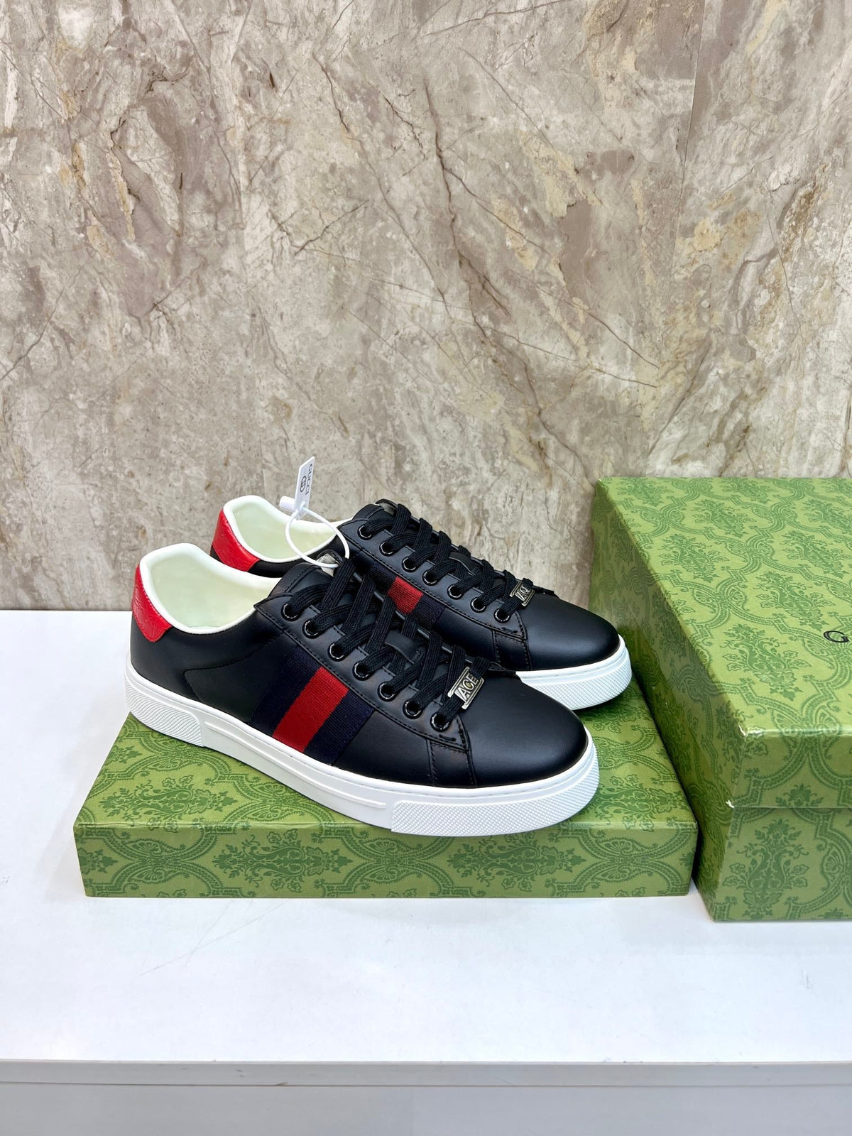 GG Men's ACE Sneaker Black Calfskin 525952
