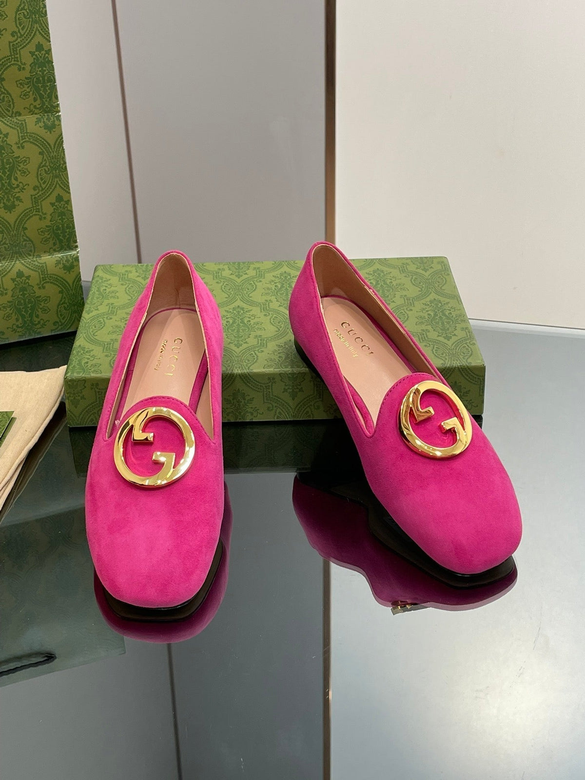 BLONDIE LOGO-PLAQUE LOAFERS IN FUSCIA PINK SUEDE