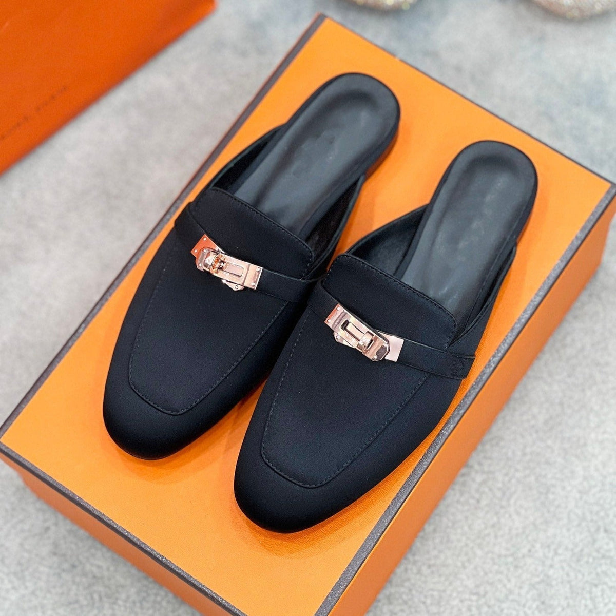 OZ Mule Black Silk Thick Cloth/Sheepskin