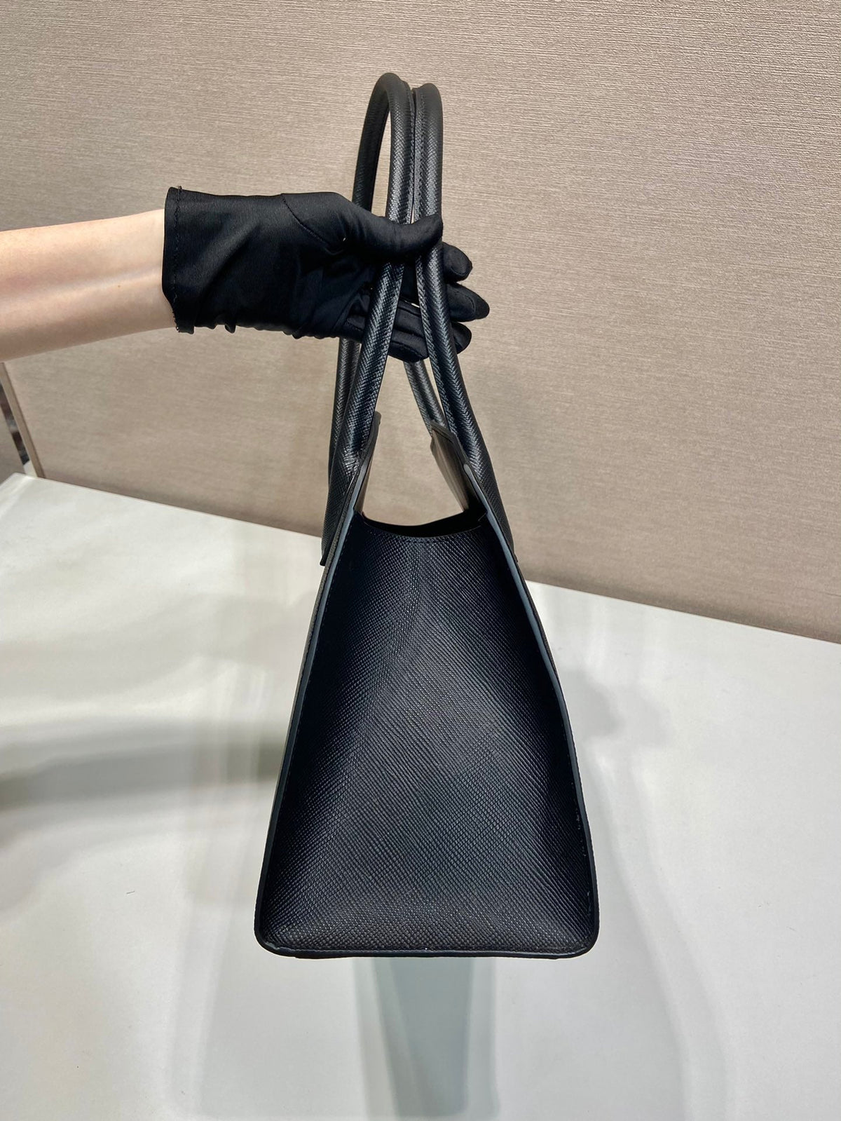 SHOPPING BAG 36 IN BLACK SAFFIANO LEATHER