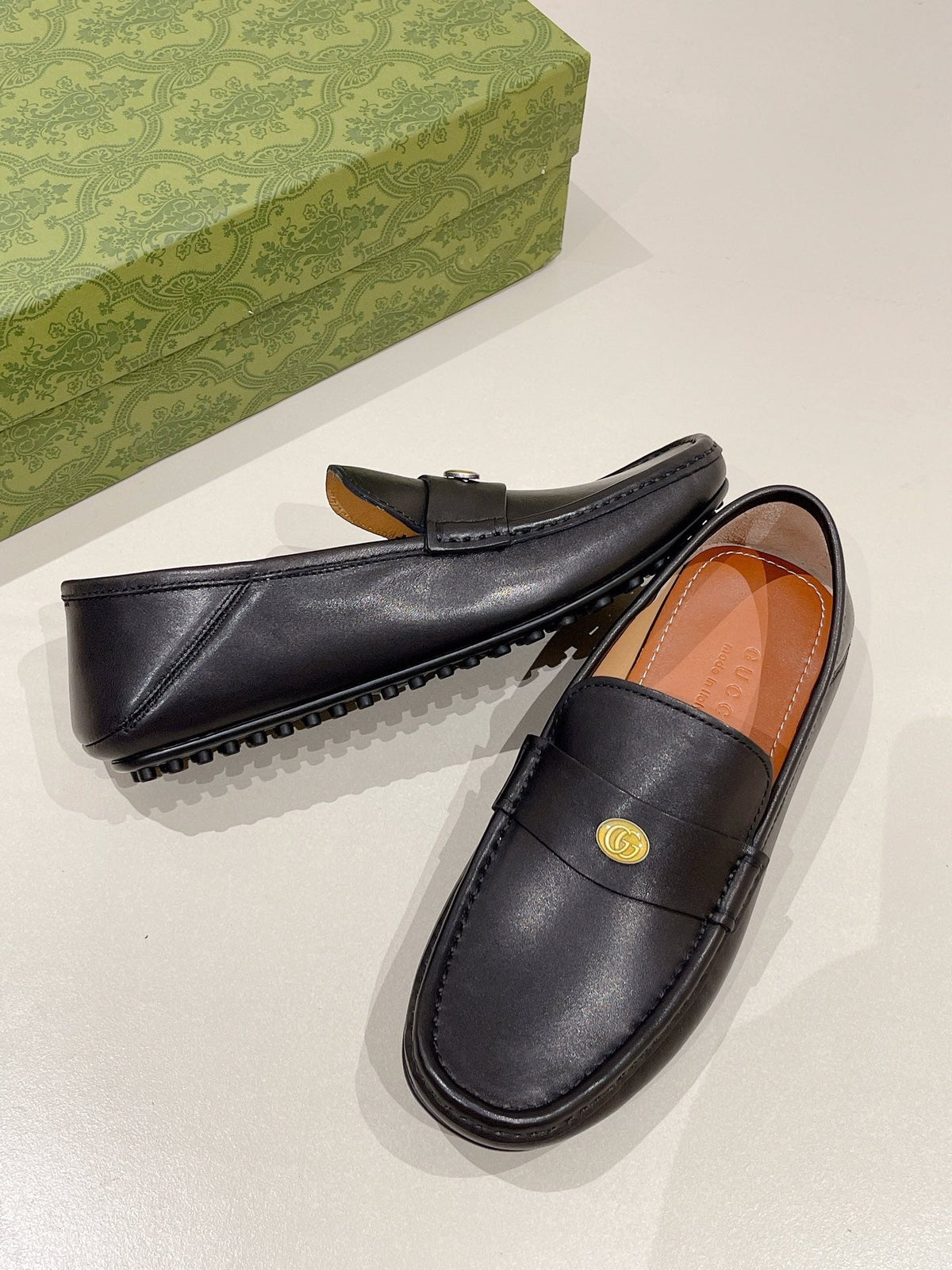 GG Men's Loafer Black Calfskin 561754