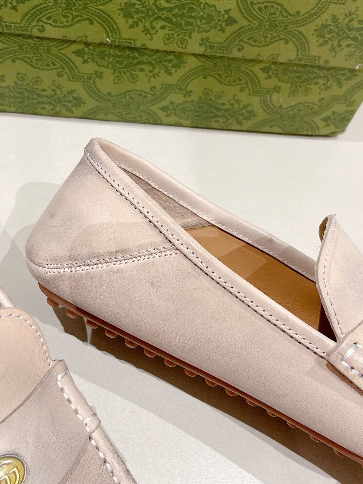 GG Men's Loafer Beige Calfskin 561755