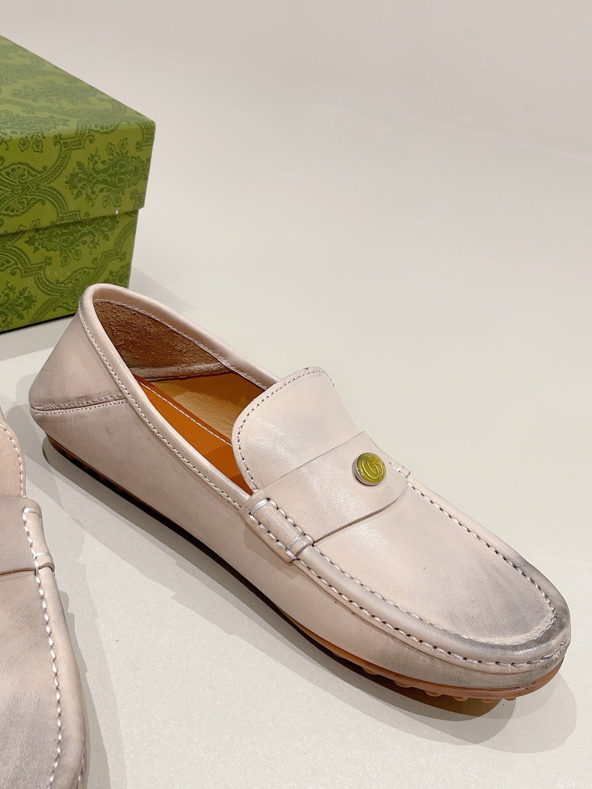 GG Men's Loafer Beige Calfskin 561755