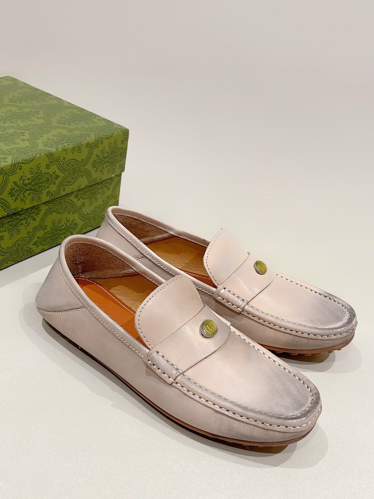 GG Men's Loafer Beige Calfskin 561755