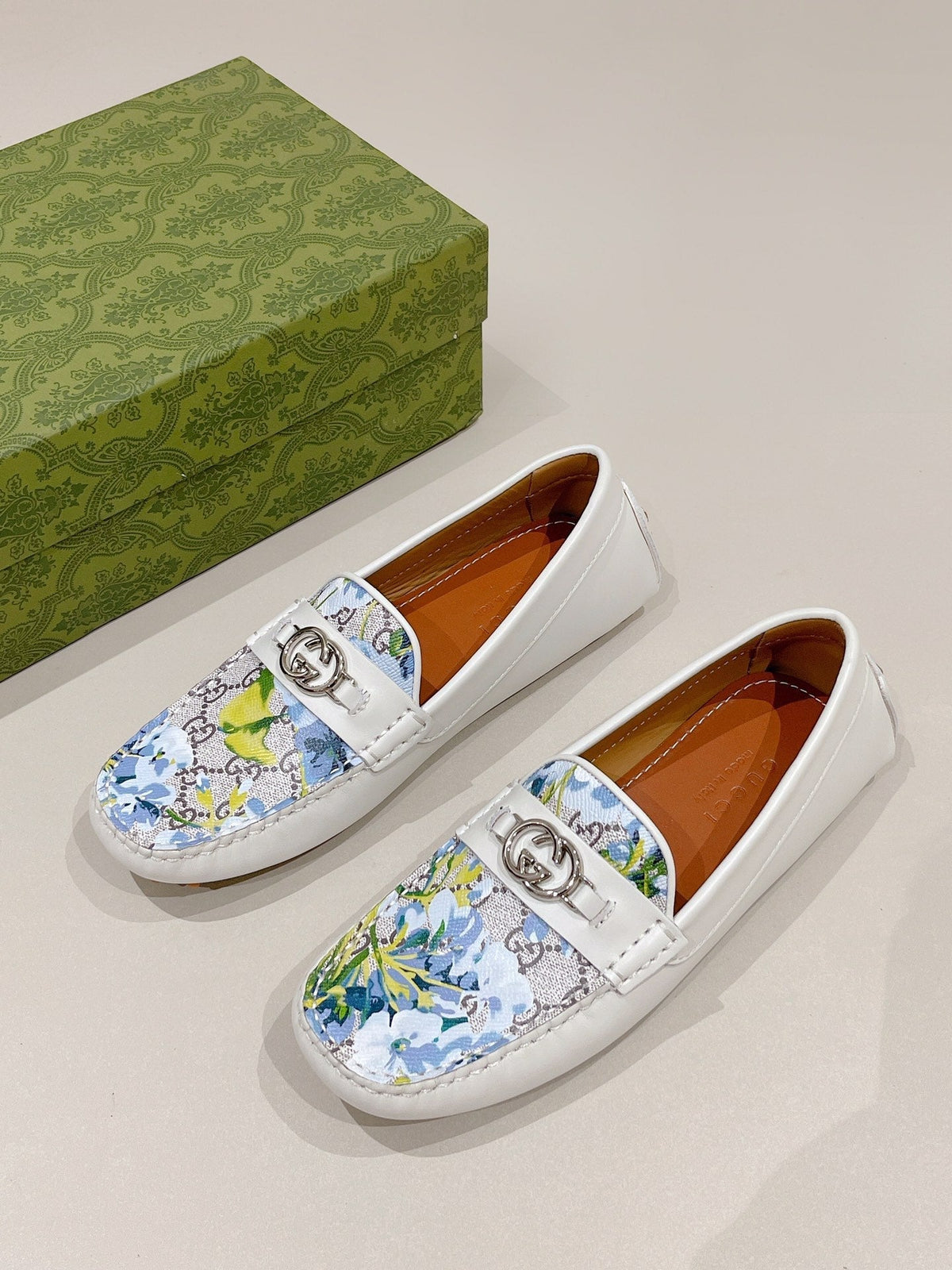 GG Men's Flower Loafer White Calfskin 561760